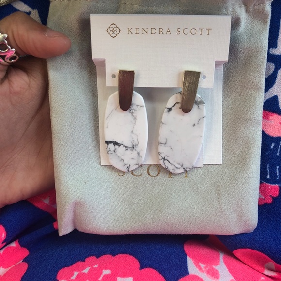 NWT Kendra Scott White Howlite Aragon Earrings - Picture 2 of 4